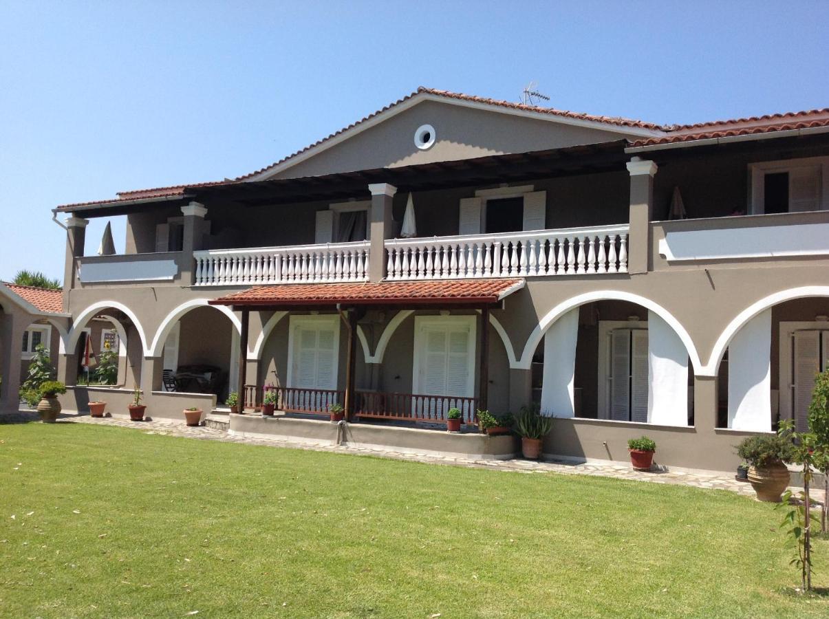 Babis Apartments & Studios Iremia Akharavi Extérieur photo