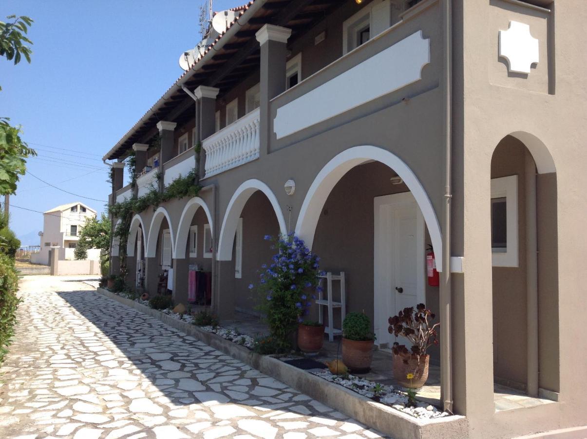 Babis Apartments & Studios Iremia Akharavi Extérieur photo