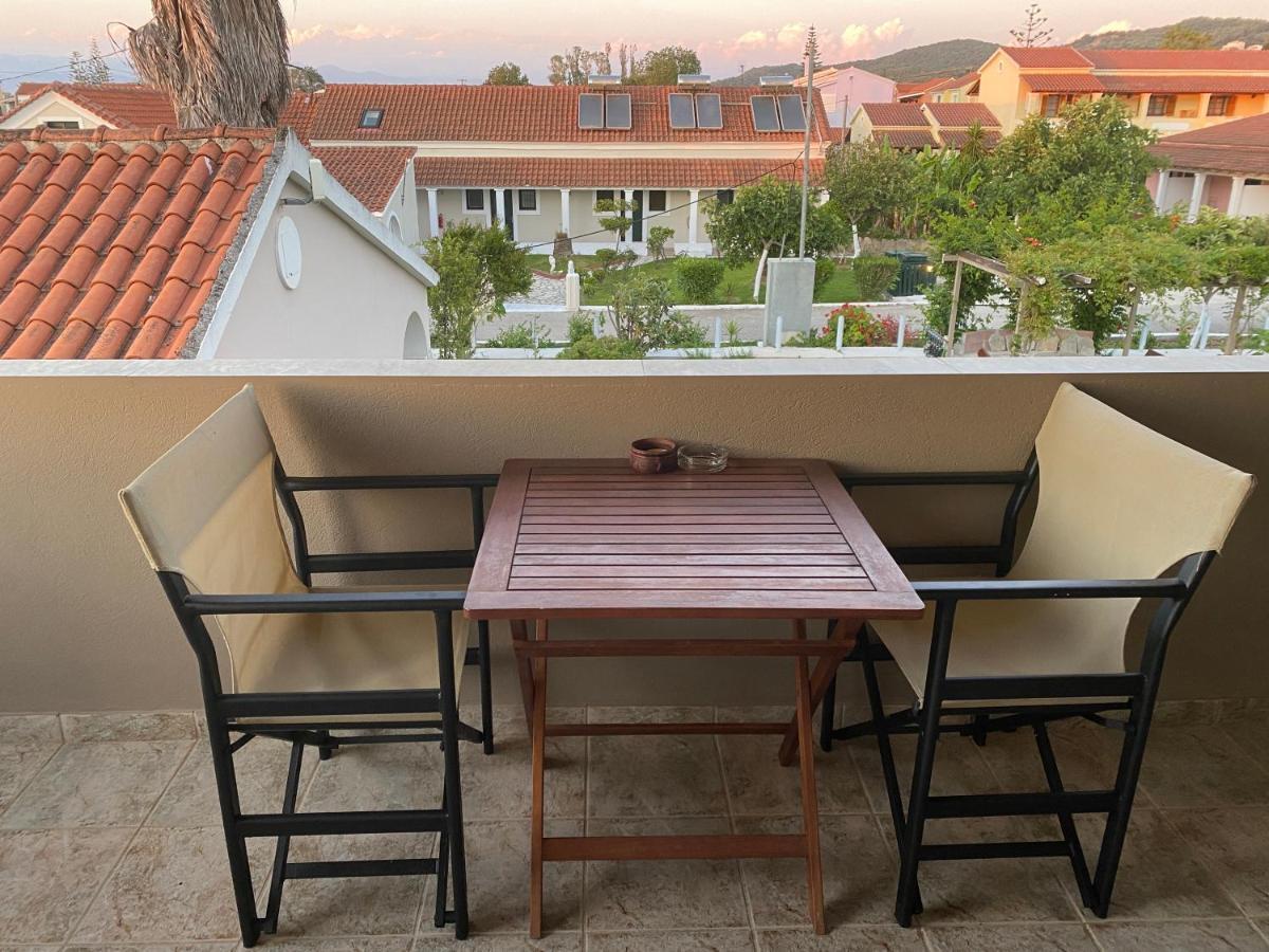 Babis Apartments & Studios Iremia Akharavi Extérieur photo