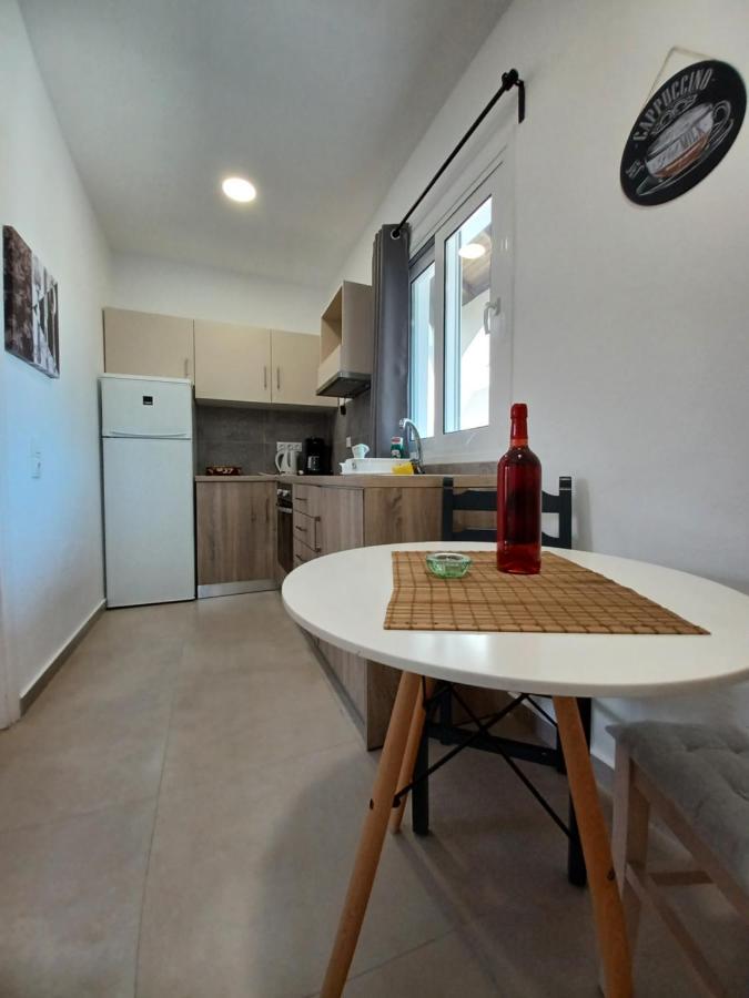 Babis Apartments & Studios Iremia Akharavi Extérieur photo