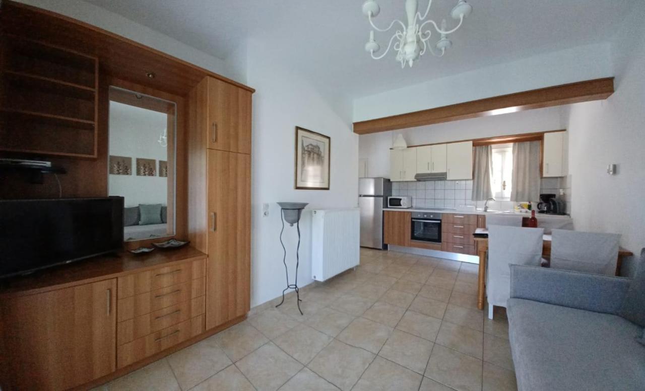 Babis Apartments & Studios Iremia Akharavi Extérieur photo