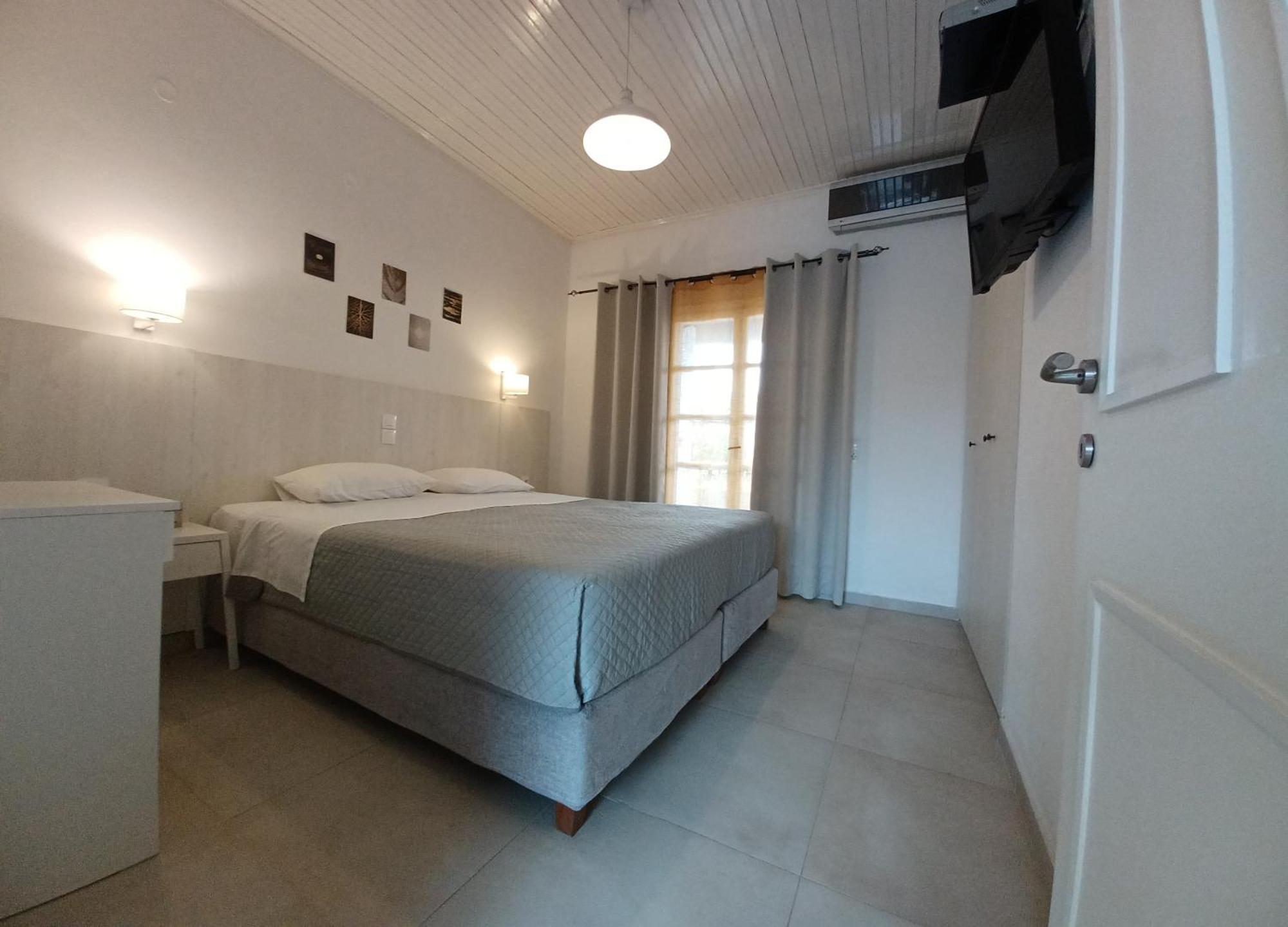 Babis Apartments & Studios Iremia Akharavi Extérieur photo